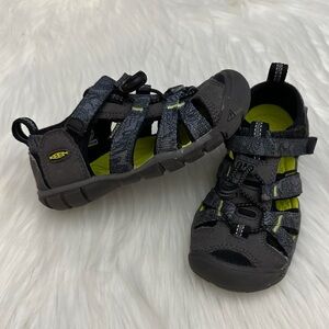 Keens boys sandals size 10